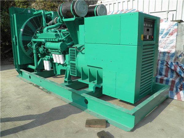 新化发电车出租-柴油发电机散热器怎样散热