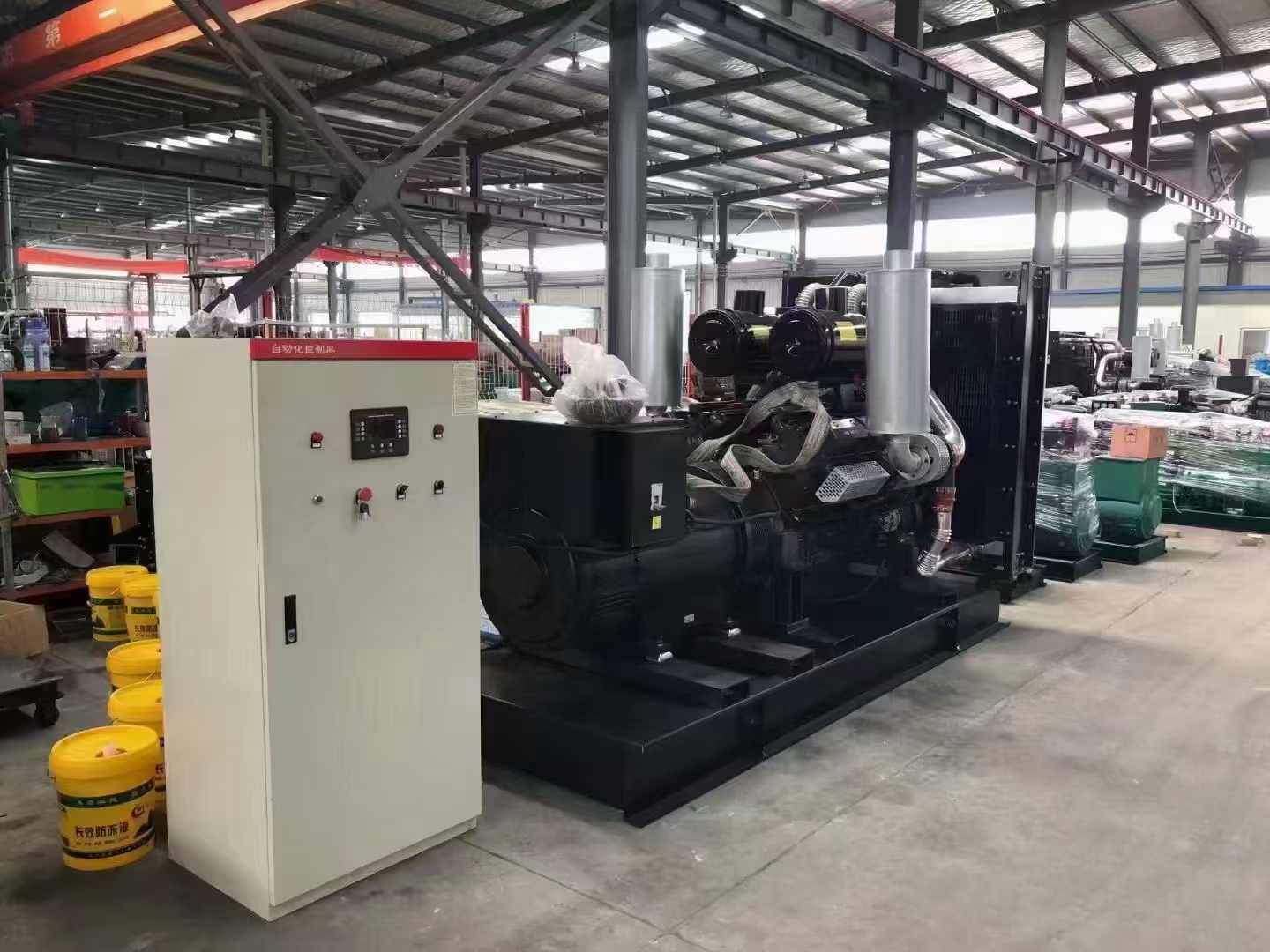 新化柴油发电机运行时的噪音和振动水平如何？